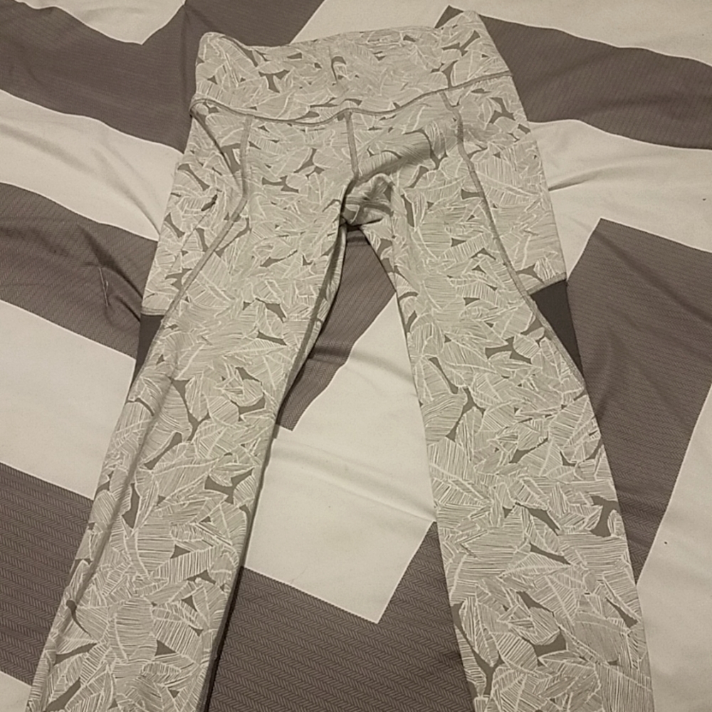 Athleta workout pants size medium w/ side pockets